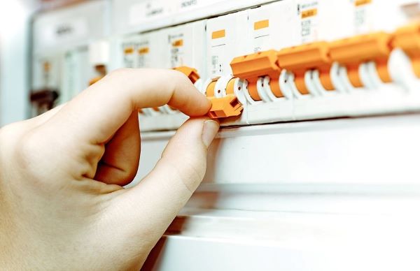 5 دلیل پریدن فیوز مینیاتوری
